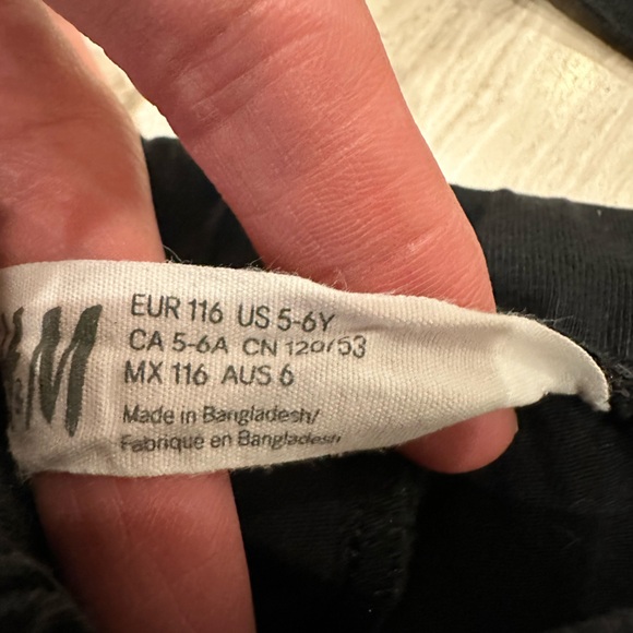 H&M Glow in the Dark Skeleton top and pant set, size 6-8y - Picture 7 of 8